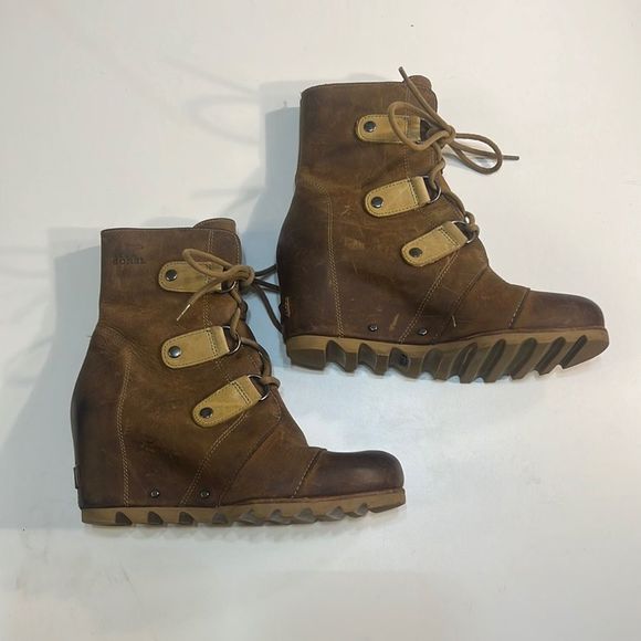 Sorel Shoes - Sorel JOAN OF ARCTIC women’s wedge mid SZ - 8.5